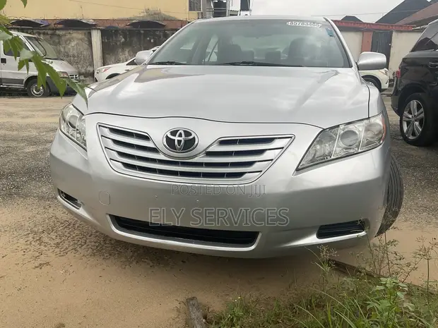 2009 Toyota Camry LE Silver - 1
