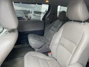 Toyota Sienna 2015 Silver