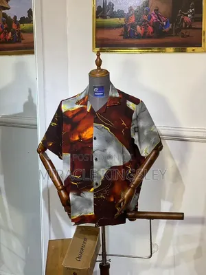 T-shirttai na Tsohon Salo da Bonnets