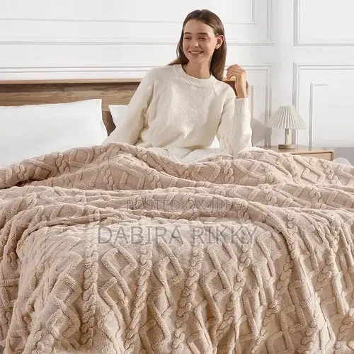 High-Quality Fluffy Blanket 180 x 200cm - 1