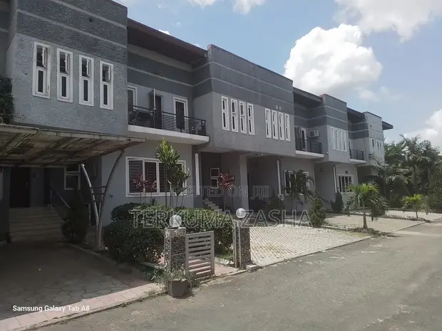 3-Bedroom Townhouse/Terrace in Hall 7, Life Camp - 1