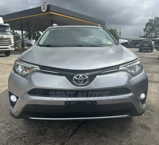 2016 Toyota RAV4 Limited FWD (2.5L 4cyl 6A) Silver - 1