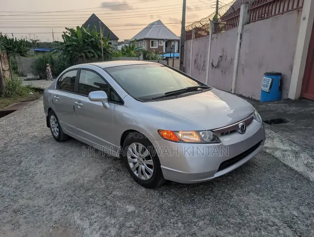 Honda Civic 2007 Silver - 1