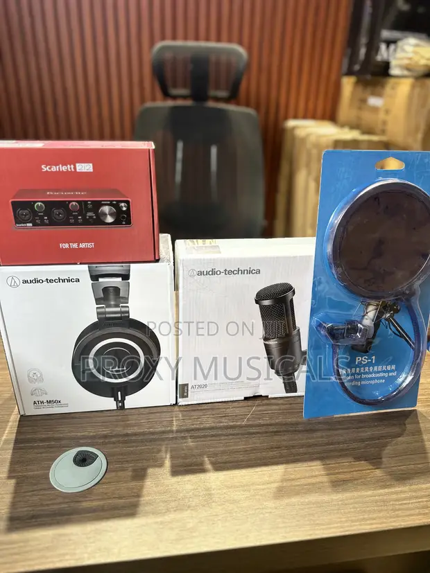 Focusrite Scarlett 2i2, AT2020 Mic, ATH-M50x Bundle - 1