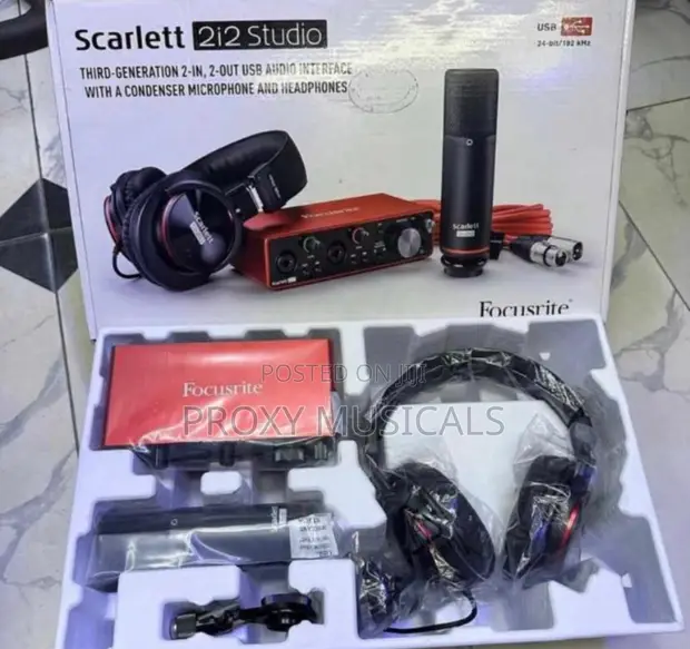 Focusrite Scarlett 2i2 Audio Interface Bundle - 1
