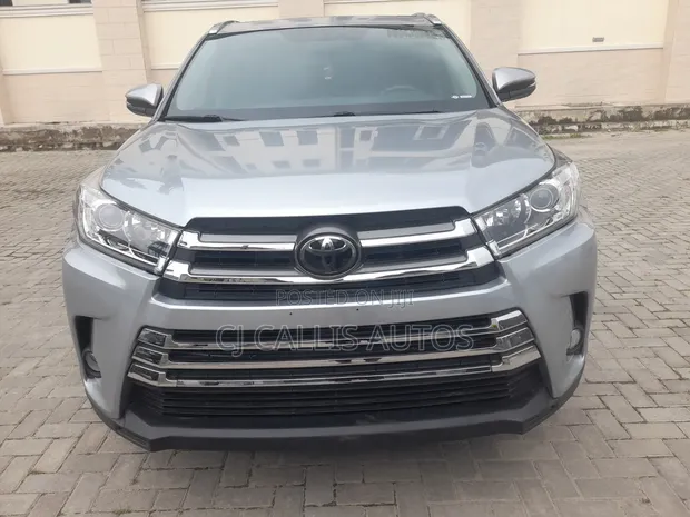 2015 Toyota Highlander XLE AWD SUV - 1