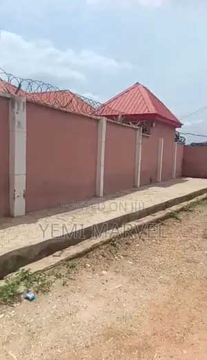 Gidaje 13 na Sayarwa a Apete, Ibadan