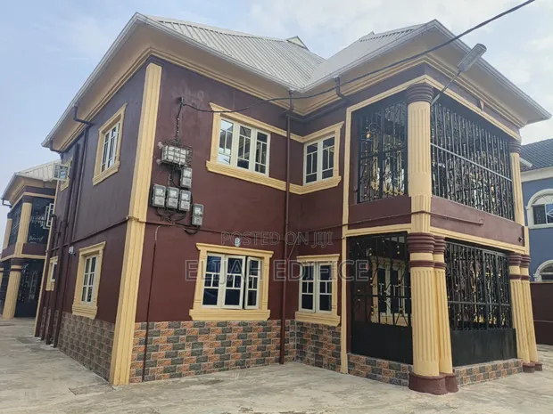 Gidan haya mai dakuna 3 da kayan daki a Eleshin, Ijede/Ikorodu - 1