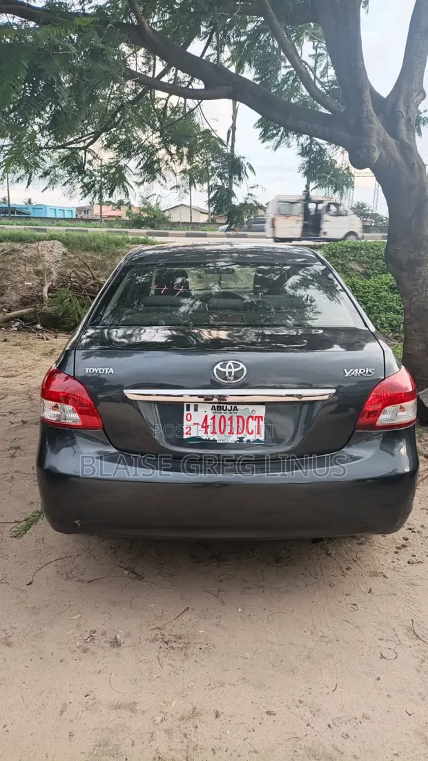 Toyota Yaris 1.5 Sedan 2008 Black - 1
