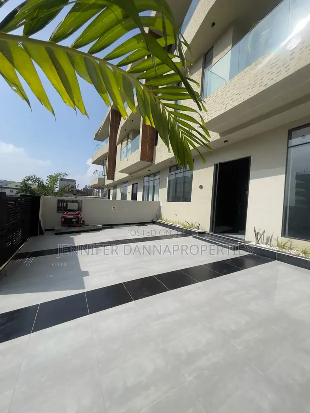 5-Bedroom Townhouse/Terrace for Sale in Lekki Phase 1 - 1