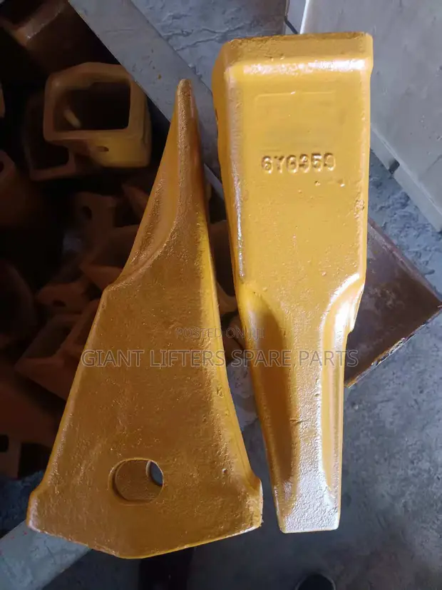 Aftermarket R350 Ripper Tip (6Y-0359) - 1