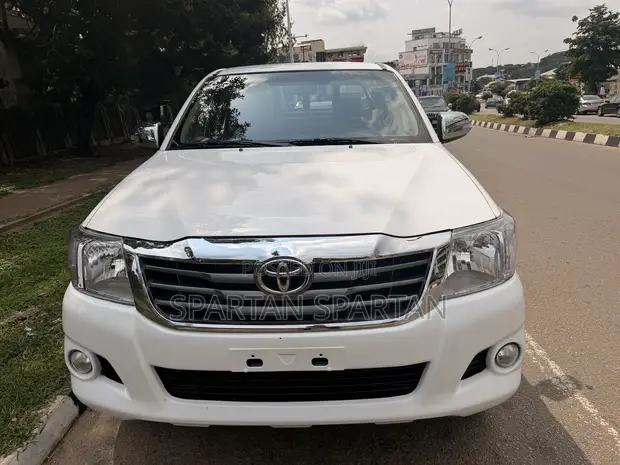 Toyota Hilux 2015 White - 1