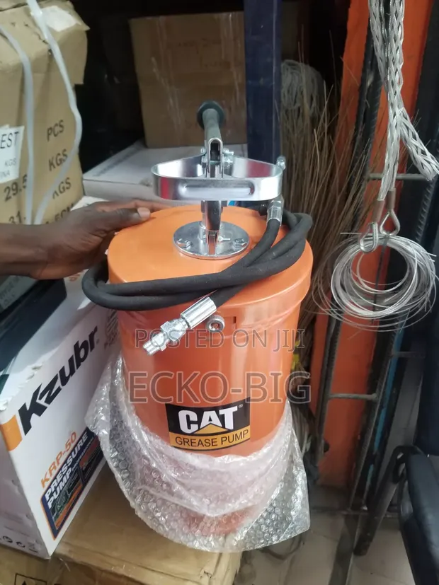 Caterpillar (CAT) Manual Grease Pump - 1
