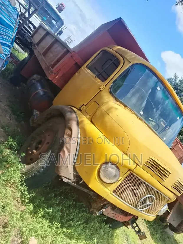 Mota Mai Zubarwa ta Mercedes-Benz 911 - 1