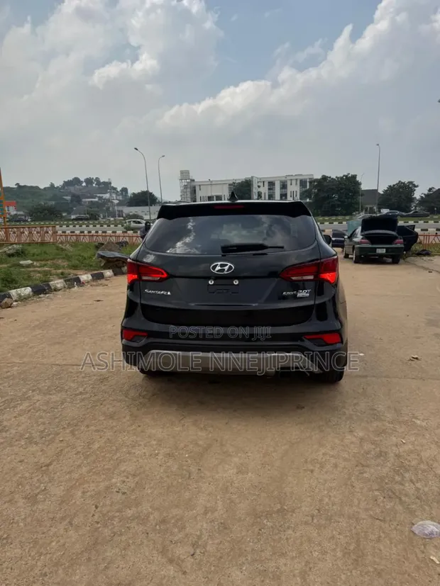 Hyundai Santa Fe SE Ultimate AWD 2018 Black - 1