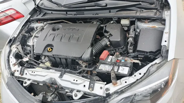Toyota Corolla 2017 Silver - 1