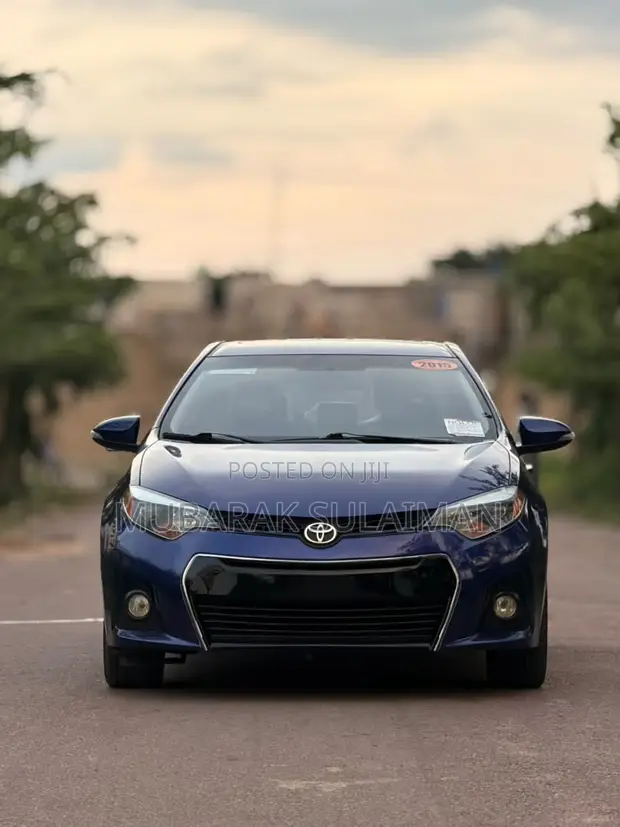 Toyota Corolla 2015 Blue - 1
