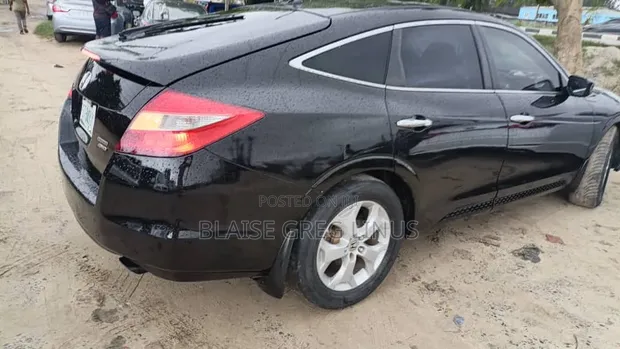 Honda Crosstour 3.5 FWD 2011 Black - 1