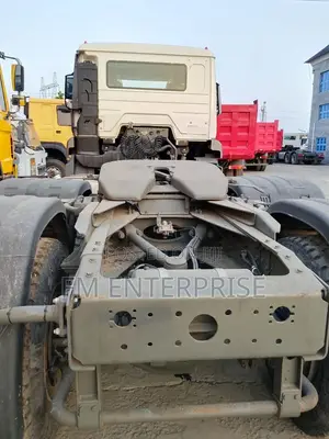 HOWO Tractor Head NX371
