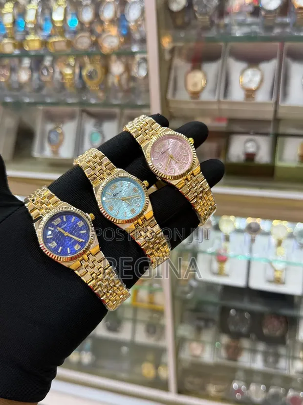 Elegant Gold Quartz Watch with Textured Snake-Skin Dial - 1