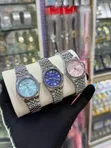 Elegant Gold Quartz Watch with Textured Snake-Skin Dial - 2