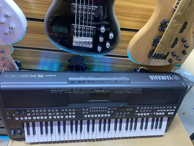 Yamaha PSR-SX600 61-Key Arranger Workstation Keyboard - 1