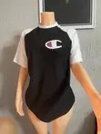 Mata T-Shirt Top | Hannu ya yi ta The Fitting Room - 4