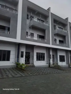 4 Bedroom Townhouse/Terrace a Mbora Sayarwa