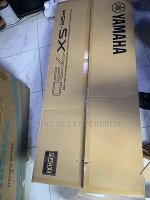 Yamaha PSR SX720 Keyboard (Piano)