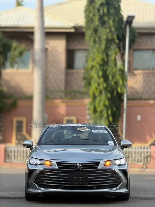 Toyota Avalon XLE 2021 Silver - 1