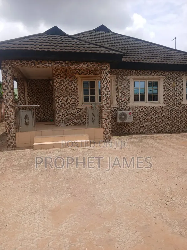 Furnished 6-Bedroom Bungalow in Doland Estate, Ojodu - 1