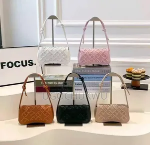Stylish Louis Vuitton Ladies Handbag - Quality & Affordable