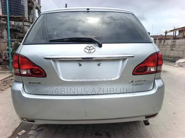 2006 Toyota Avensis Verso 2.0 Petrol Silver - 1