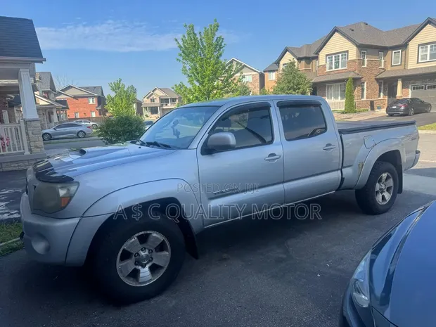 Toyota Tacoma 2010 Silver - 1
