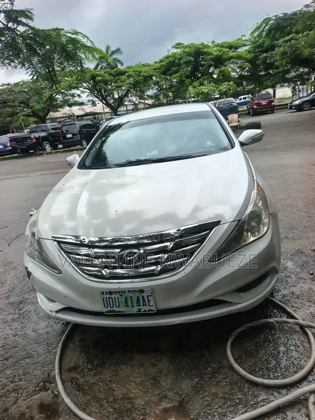 Hyundai Elantra 2012 White - 1