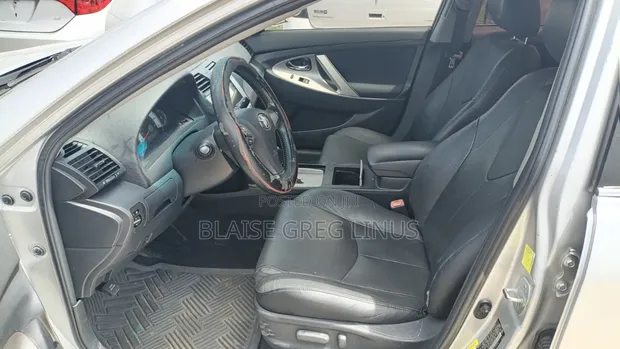 Toyota Camry 2010 Silver V6 - 1