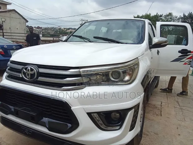 Toyota Hilux Revo Double Cab Petrol 2.7 RWD 2020 White - 1