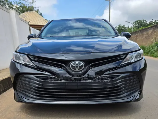 2018 Toyota Camry LE FWD 2.5L Black - 1