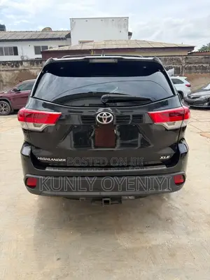 2016 Toyota Highlander XLE V6 4x4 SUV