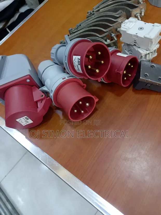 32 Amps Masana'antar Socket - 1