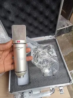 Behringer U87 Makamashi na Studio