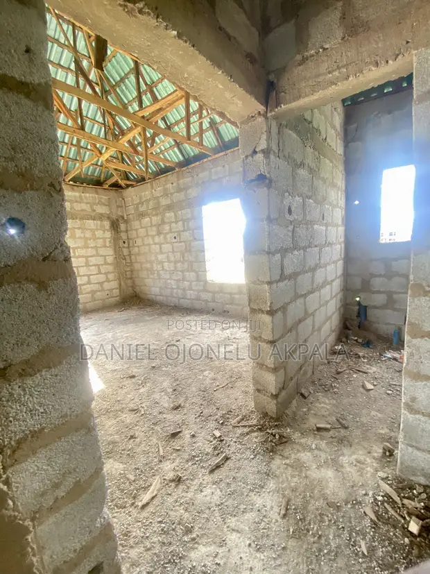 4-Bedroom Mansion (Carcass) in Vallinton Estate, Kiami - 1