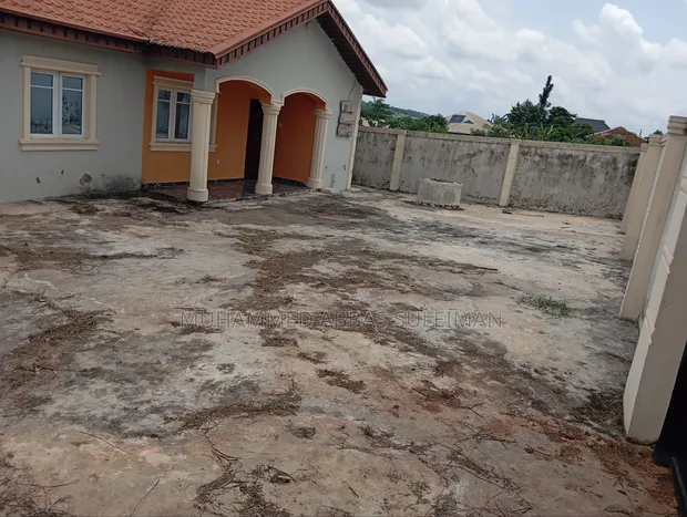 Furnished 7-Bedroom Block of Flats in Tigbo Iyana Ilogbo, Ado-Odo/Ota - 1