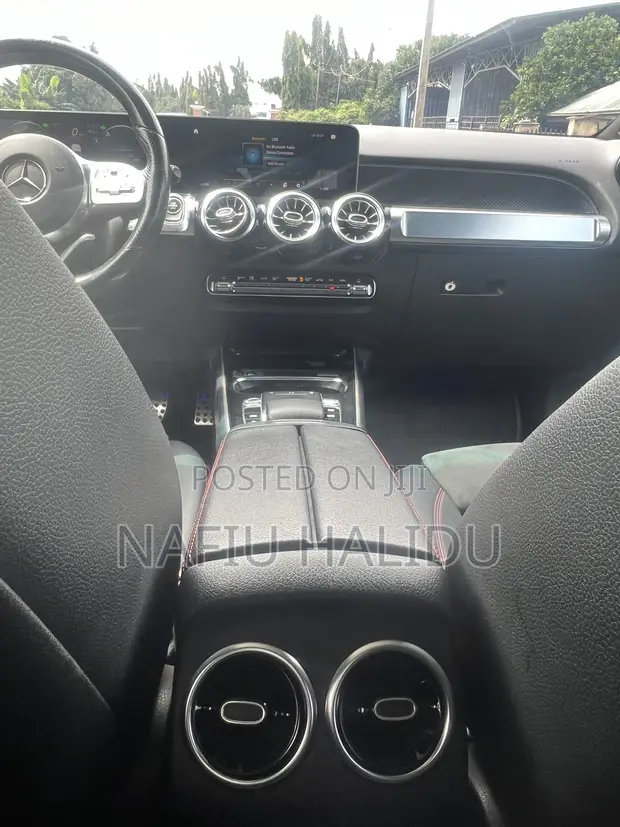 Mercedes-Benz GLB250 2020 Blue - 1