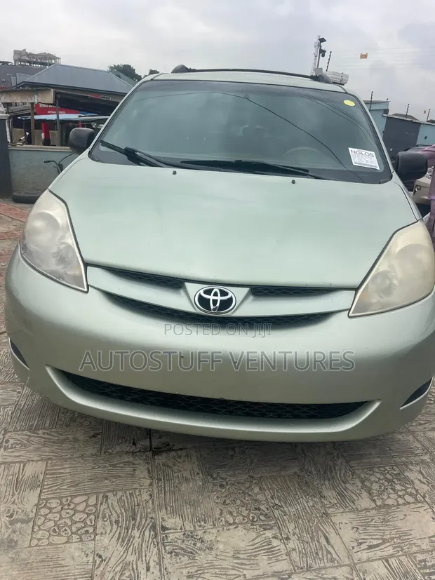 2008 Toyota Sienna XLE Limited Green - 1