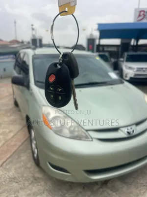 2008 Toyota Sienna XLE Limited Green