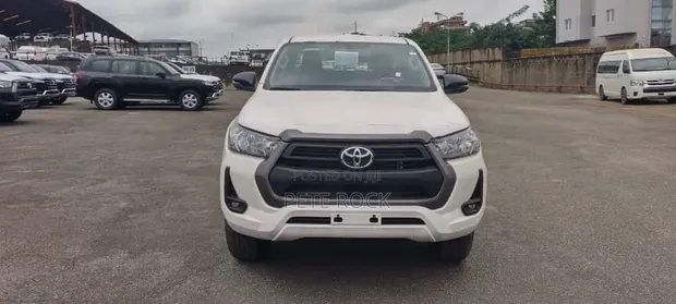2025 Toyota Hilux White - 1