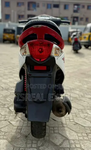 Kymco Agility 2023 Silver Scooter