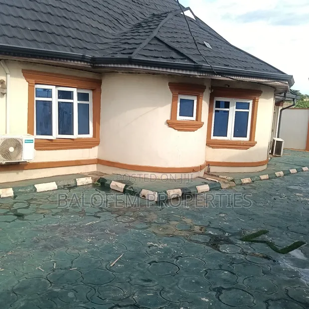 7 Bedroom Furnished House for Sale in Abeokuta North - 1