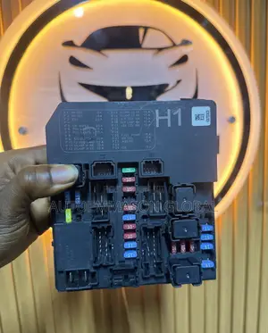 Nissan Sentra Fuse Box / IPDM Module na Injini